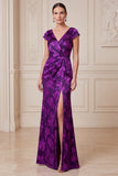 Donkerpaarse schede V-hals satijn jacquard maxi Mother of the Bride jurk met zijsplit