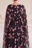 Zwarte roze bloem A-lijn chiffon Bateau hals bedrukte Maxi Mother of the Bride jurk met cape