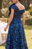 Off-the-shoulder marineblauw, laag laag kant satijn A-lijn moeder van de bruid jurk met grote strik