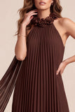 Chocolates A-lijn halter chiffon geplooide maxi formele jurk met 3D bloem