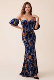 Donkerblauwe fluwelen korset met zeemeerminprint strapless maxi formele jurk met afneembare pofmouwen
