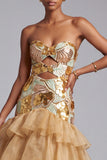 Gouden uitgesneden strapless gelaagde organza pailletten lange galajurk