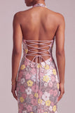 Roze halter pailletten met een gelaagde organza lange baljurk met ruches en zijsplit