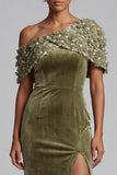 Olijfgroene schede Asymmetrische Eenschouder Velvet Maxi Mother of the Bride jurk met 3D-bloem