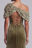 Olijfgroene schede Asymmetrische Eenschouder Velvet Maxi Mother of the Bride jurk met 3D-bloem