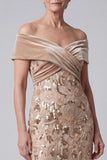 Off-the-shoulder champagneapplicaties pailletten fluwelen schede moeder van de bruid jurk