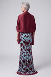 Lake Blue V-hals fluwelen zeemeermin Long Mother of the Bride jurk met cape