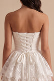 Witte gerimpelde strapless gelaagde kanten Baskische taille satijn kort wit jurkje