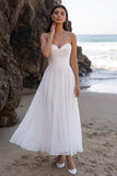 Witte A-lijn chiffon strapless gerimpelde kanten theelange trouwjurk