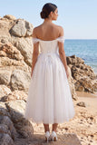 Witte a-lijn off-the-shoulder tule theelange trouwjurk