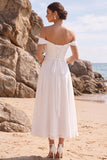 Witte A-lijn off the shoulder gerimpelde chiffon midi trouwjurk