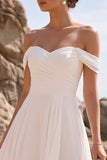 Witte A-lijn off the shoulder gerimpelde chiffon midi trouwjurk