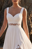 Witte A-lijn gerimpelde kanten chiffon maxi trouwjurk met applicaties