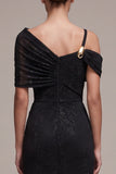 Zwarte schede asymmetrische off-shoulder gerimpelde maxi formele jurk