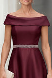Bordeauxrode A-lijn satijn off the shoulder midi jurk met riem