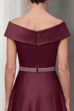 Bordeauxrode A-lijn satijn off the shoulder midi jurk met riem