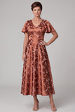 Roodbruine A-lijn V-hals satijn midi jurk Mother of the Bride met fladderende mouwen