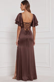 Espresso Schede vierkante hals met ruched flare-mouwen Maxi bruidsmeisjesjurk met split