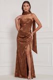 Olijfkleurige sheath strapless gerimpelde Maxi bruidsmeisjesjurk met een zijsplit