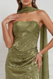 Olijfkleurige sheath strapless gerimpelde Maxi bruidsmeisjesjurk met een zijsplit