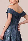 Marineblauw asymmetrisch off-shoulder A-lijn gerucheerde jacquard jurk Mother of the Bride jurk