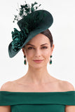 Donkergroene Sinamay stoffen bloem fascinatorhoed met veer