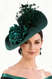 Donkergroene Sinamay stoffen bloem fascinatorhoed met veer