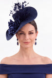Donkergroene Sinamay stoffen bloem fascinatorhoed met veer