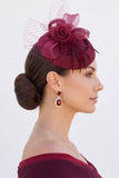 Bordeauxrode Vilten Pillbox Basis 3D Crinoline Rozenbloem Crinoline Lussen Fascinator Hoed met Veren