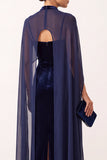Marineblauwe fluwelen schede met hoge hals spaghettibandjes lange formele jurk met chiffoncape