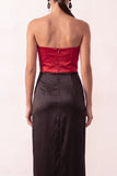 Zwarte rode satijnen schede strapless lange formele jurk met split