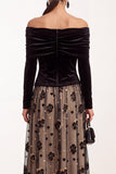 Zwarte champagnefluweel A-lijn off the shoulder gerimpelde tule lange mouwen midi bruiloftsjurk