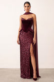 Bordeauxrode fluweelpailletten sheathless strapless lange kerstfeestjurk met chiffon drapering