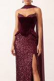 Bordeauxrode fluweelpailletten sheathless strapless lange kerstfeestjurk met chiffon drapering