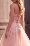 Roze A-lijn geborduurde pailletten strapless lange galajurk met tule drapering