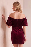 Bordeauxrode fluweelen bodycon met off-shoulder puffmouwen korte kerstjurk met strik