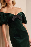 Bordeauxrode fluweelen bodycon met off-shoulder puffmouwen korte kerstjurk met strik