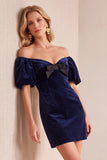 Bordeauxrode fluweelen bodycon met off-shoulder puffmouwen korte kerstjurk met strik