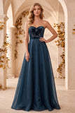 Marineblauwe A-lijn strapless fluwelen organza lange formele jurk