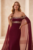 Bordeauxrode zeemeermin met off-shoulder cape lange formele jurk met pailletten