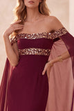 Bordeauxrode zeemeermin met off-shoulder cape lange formele jurk met pailletten