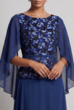 Marineblauwe A-lijn bateau-hals Chiffon lange moeder van de bruid jurk met fladderende mouwen