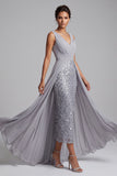 Lichtgrijze schede V-hals gerimpelde chiffon midi Mother of the Bride jurk met pailletten
