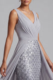 Lichtgrijze schede V-hals gerimpelde chiffon midi Mother of the Bride jurk met pailletten