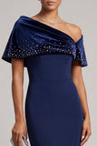 Donkerblauwe zeemeermin, asymmetrisch off-the-shoulder fluwelen lange formele jurk met strassstenen