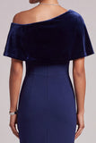 Donkerblauwe zeemeermin, asymmetrisch off-the-shoulder fluwelen lange formele jurk met strassstenen
