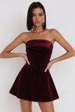Bordeauxrood A-lijn strapless fluwelen korte cocktailjurk
