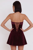 Bordeauxrood A-lijn strapless fluwelen korte cocktailjurk