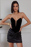 Zwarte Bodycon fluwelen strapless gerimpelde korte cocktailjurk
