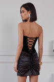 Zwarte Bodycon fluwelen strapless gerimpelde korte cocktailjurk